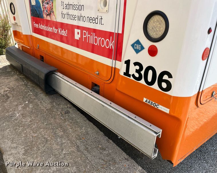 image for item LE9557 2013 Chevrolet Express  shuttle bus