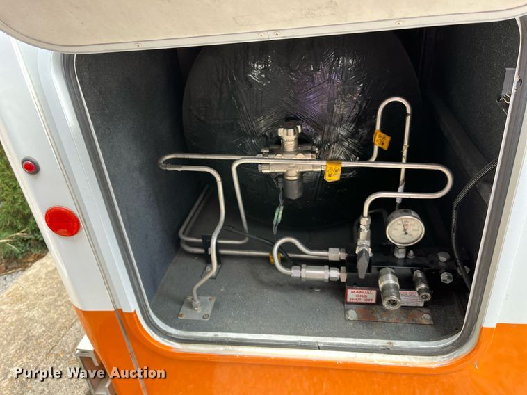 image for item LE9557 2013 Chevrolet Express  shuttle bus