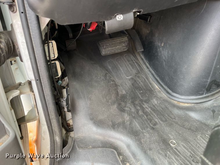 image for item LE9557 2013 Chevrolet Express  shuttle bus