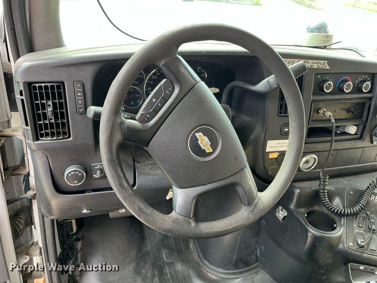 image for item LE9557 2013 Chevrolet Express  shuttle bus