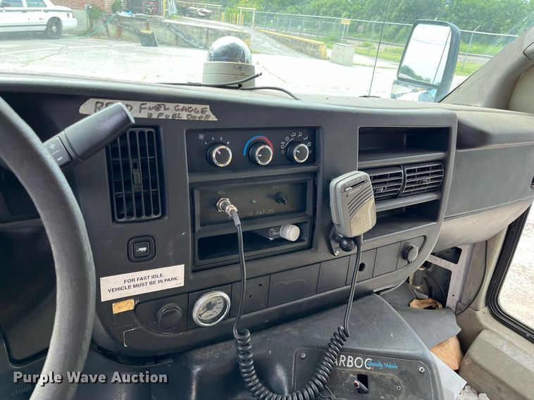 image for item LE9557 2013 Chevrolet Express  shuttle bus