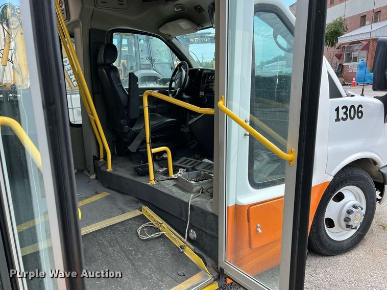 image for item LE9557 2013 Chevrolet Express  shuttle bus