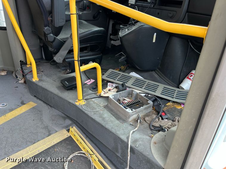 image for item LE9557 2013 Chevrolet Express  shuttle bus