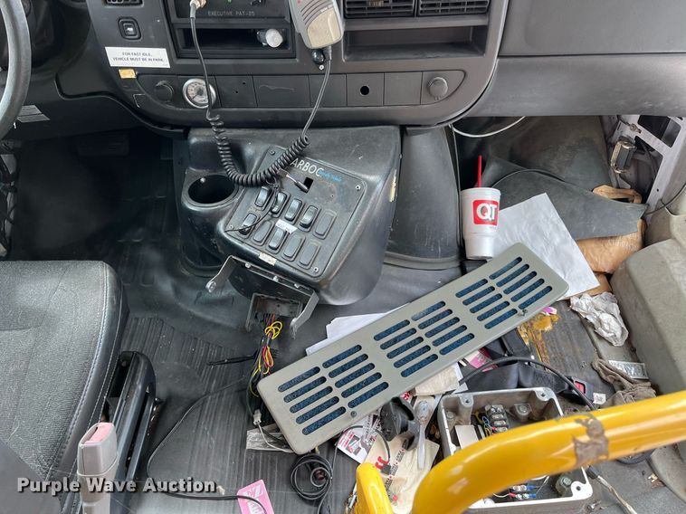 image for item LE9557 2013 Chevrolet Express  shuttle bus