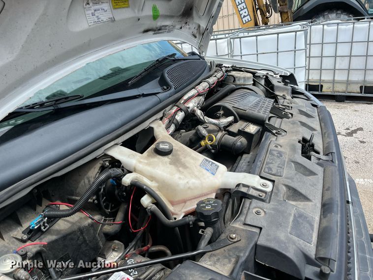 image for item LE9557 2013 Chevrolet Express  shuttle bus