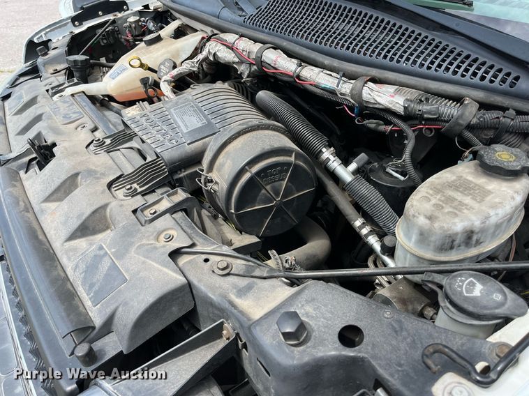 image for item LE9557 2013 Chevrolet Express  shuttle bus