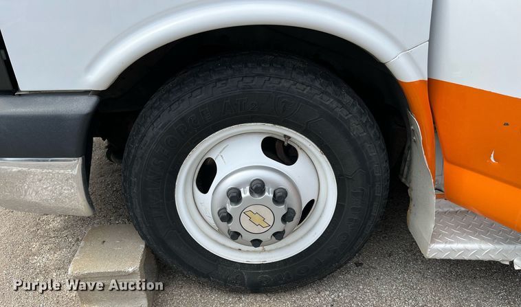 image for item LE9557 2013 Chevrolet Express  shuttle bus