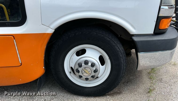 image for item LE9557 2013 Chevrolet Express  shuttle bus