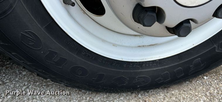 image for item LE9557 2013 Chevrolet Express  shuttle bus