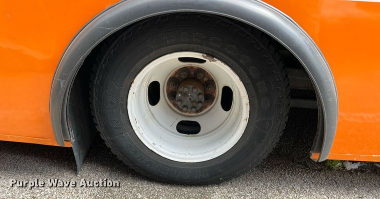 image for item LE9557 2013 Chevrolet Express  shuttle bus