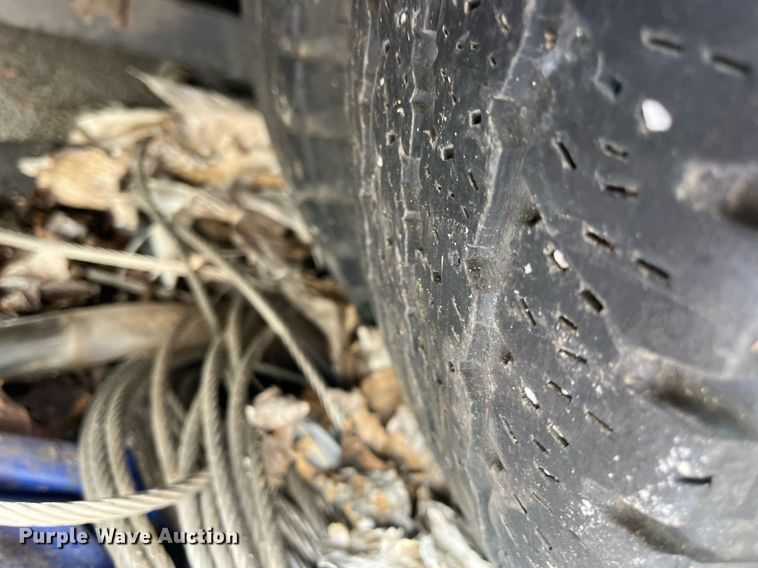 image for item LE9557 2013 Chevrolet Express  shuttle bus