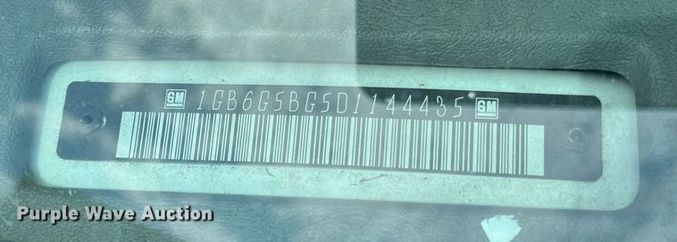 image for item LE9557 2013 Chevrolet Express  shuttle bus