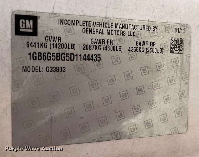 image for item LE9557 2013 Chevrolet Express  shuttle bus