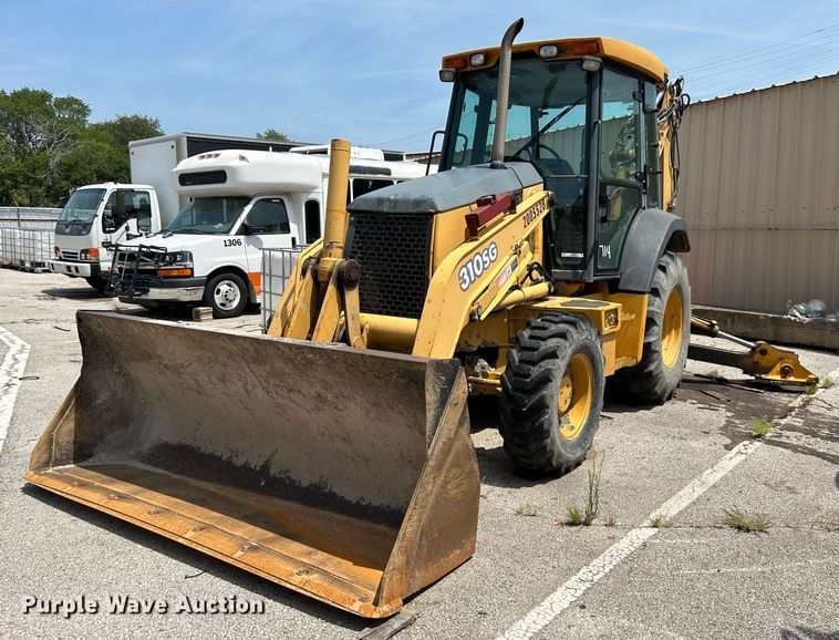 image for item LE9558 2005 John Deere 310SG  backhoe