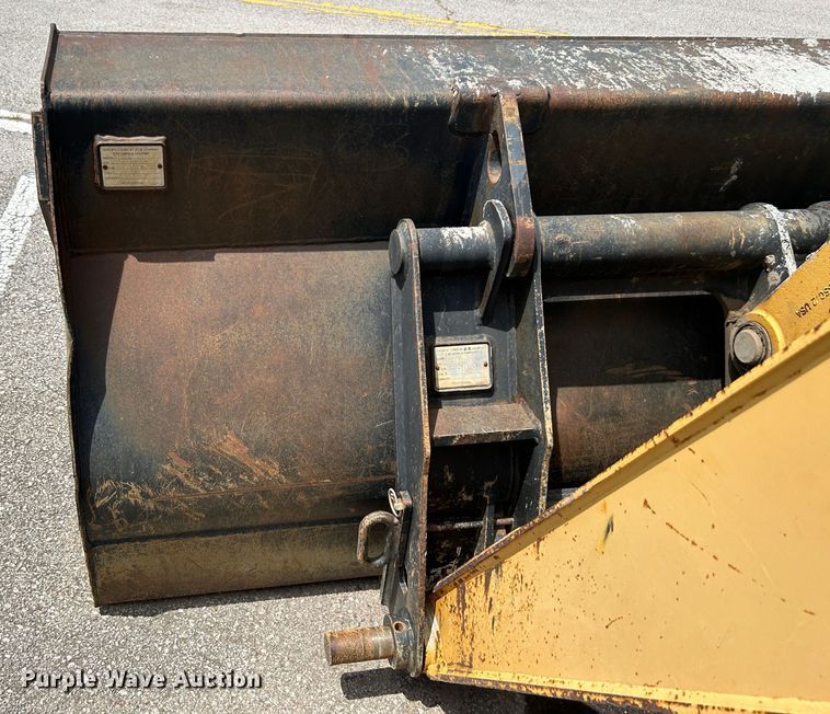 image for item LE9558 2005 John Deere 310SG  backhoe