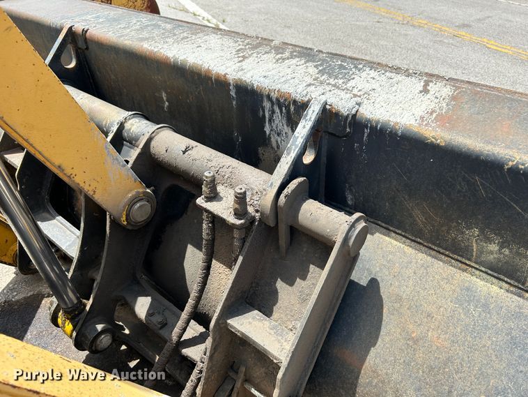 image for item LE9558 2005 John Deere 310SG  backhoe