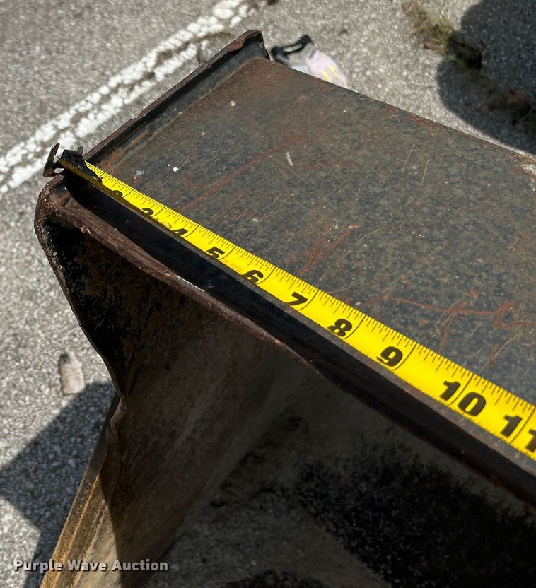 image for item LE9558 2005 John Deere 310SG  backhoe