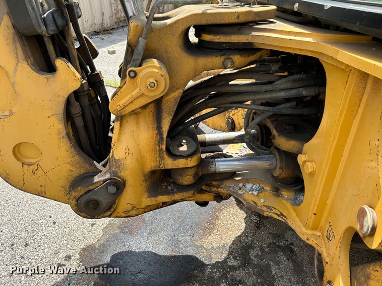 image for item LE9558 2005 John Deere 310SG  backhoe