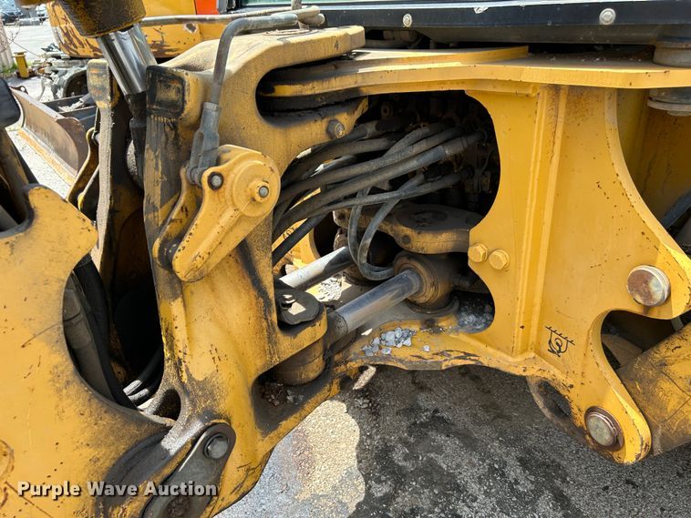 image for item LE9558 2005 John Deere 310SG  backhoe