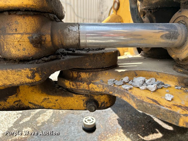 image for item LE9558 2005 John Deere 310SG  backhoe