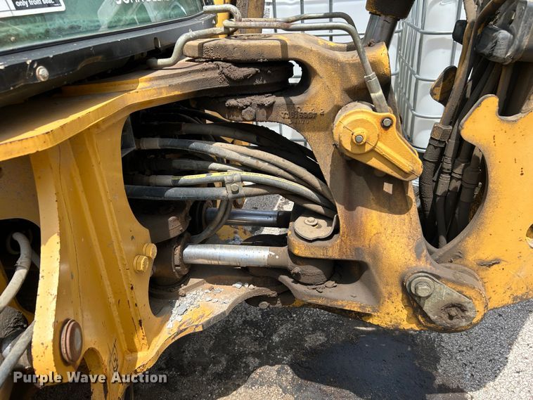 image for item LE9558 2005 John Deere 310SG  backhoe
