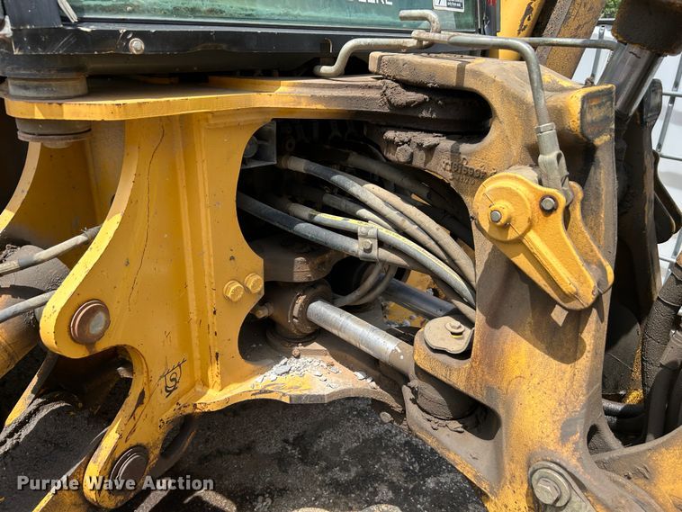 image for item LE9558 2005 John Deere 310SG  backhoe