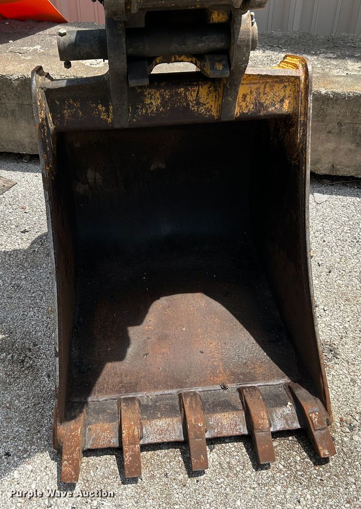 image for item LE9558 2005 John Deere 310SG  backhoe