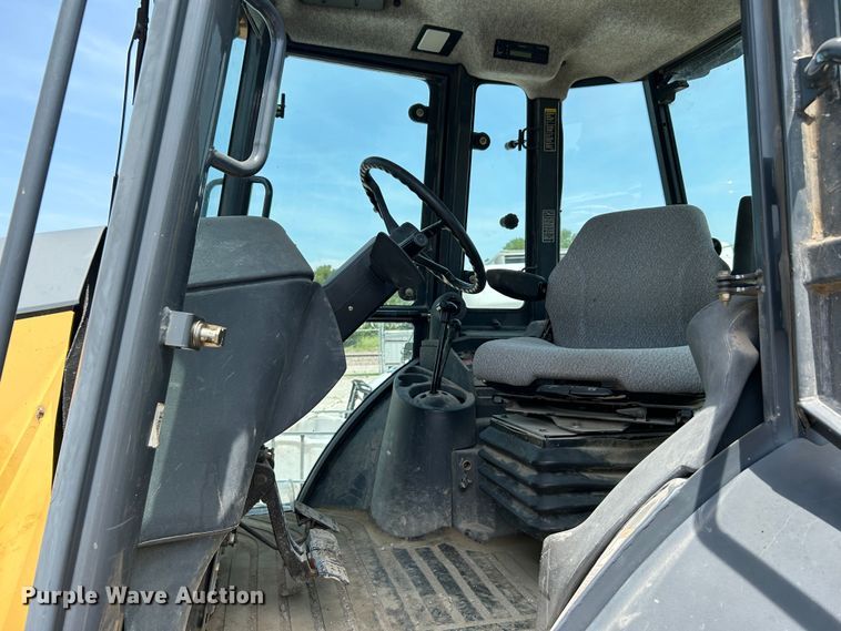 image for item LE9558 2005 John Deere 310SG  backhoe