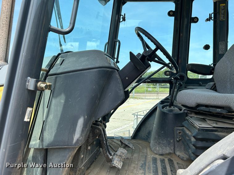 image for item LE9558 2005 John Deere 310SG  backhoe