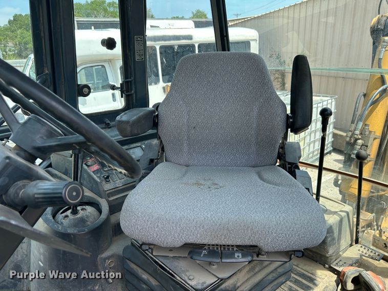 image for item LE9558 2005 John Deere 310SG  backhoe