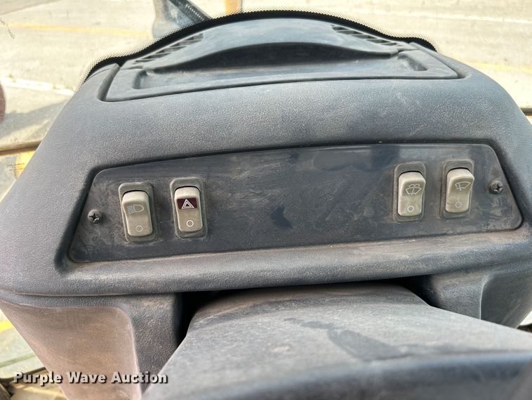 image for item LE9558 2005 John Deere 310SG  backhoe