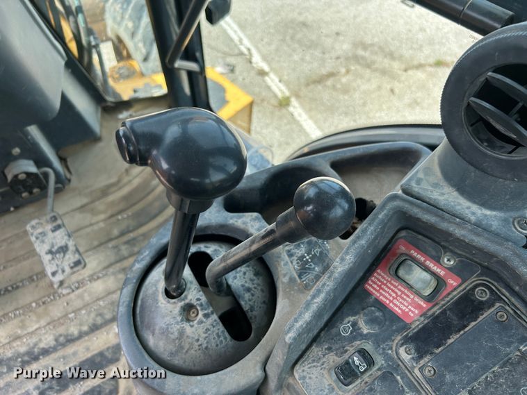 image for item LE9558 2005 John Deere 310SG  backhoe