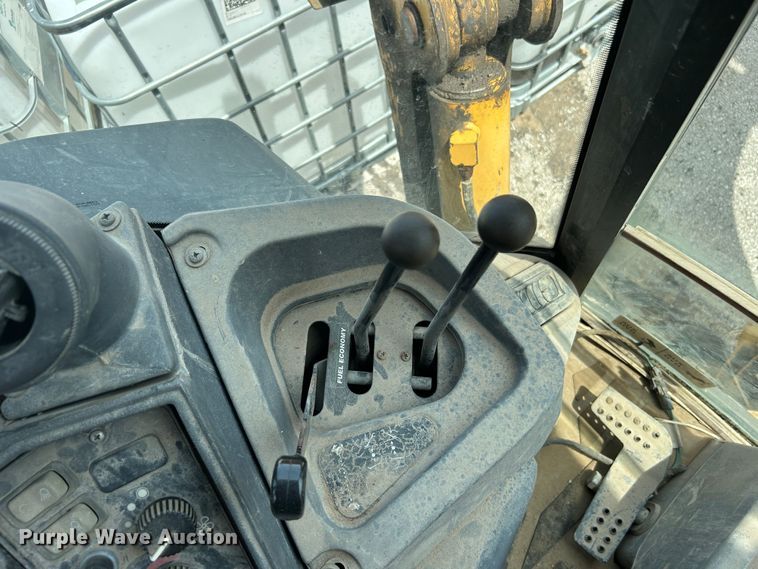 image for item LE9558 2005 John Deere 310SG  backhoe