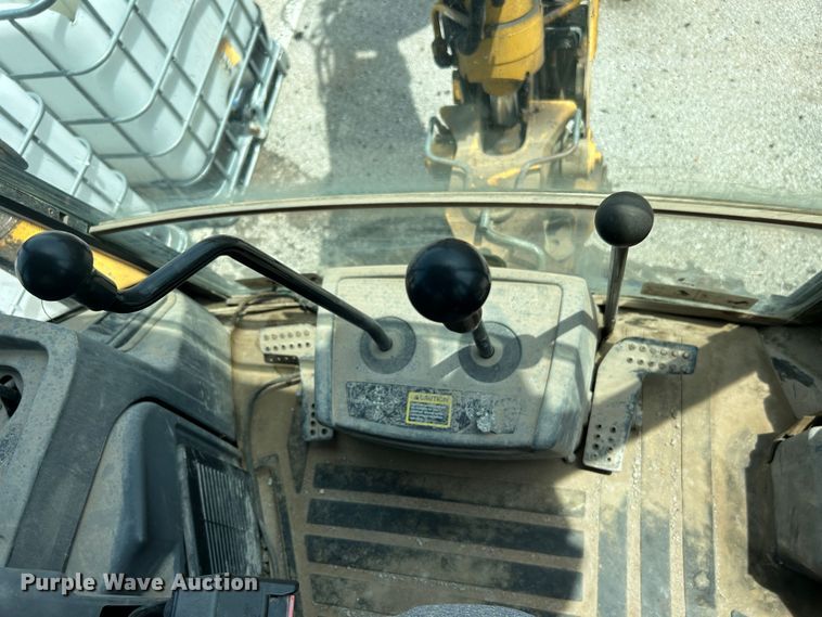 image for item LE9558 2005 John Deere 310SG  backhoe