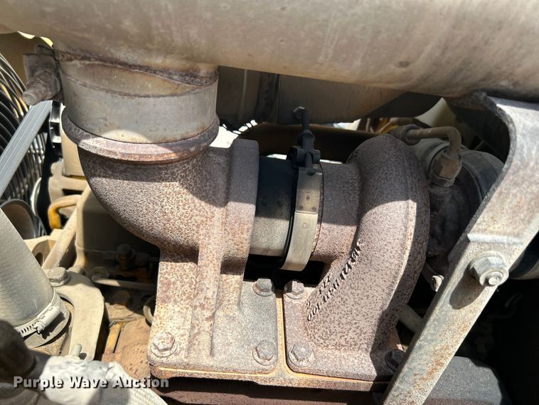 image for item LE9558 2005 John Deere 310SG  backhoe