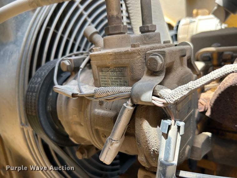 image for item LE9558 2005 John Deere 310SG  backhoe