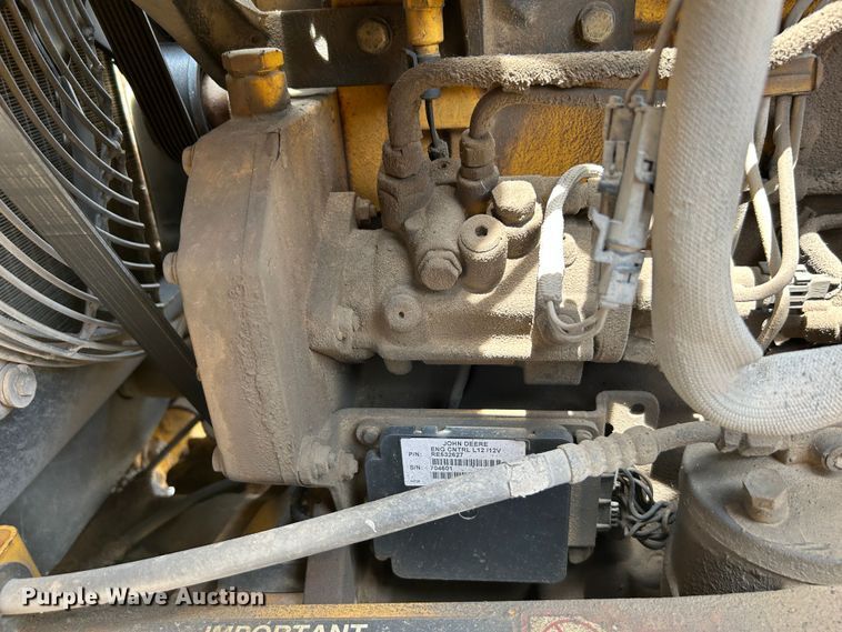 image for item LE9558 2005 John Deere 310SG  backhoe