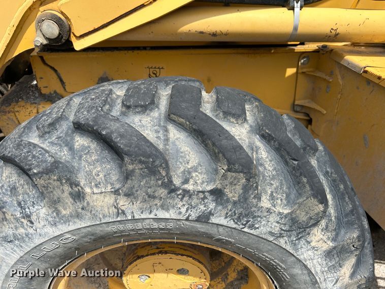 image for item LE9558 2005 John Deere 310SG  backhoe