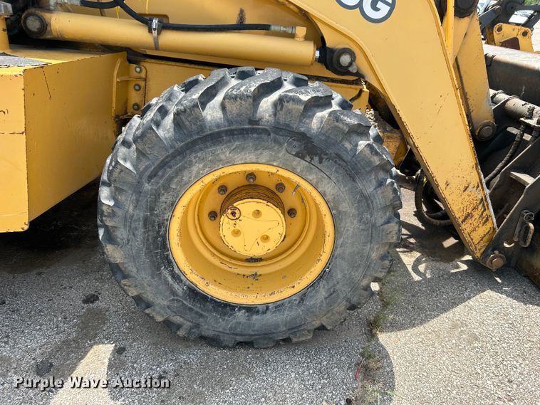 image for item LE9558 2005 John Deere 310SG  backhoe
