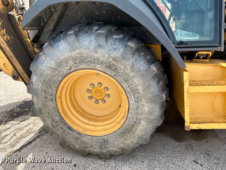 image for item LE9558 2005 John Deere 310SG  backhoe
