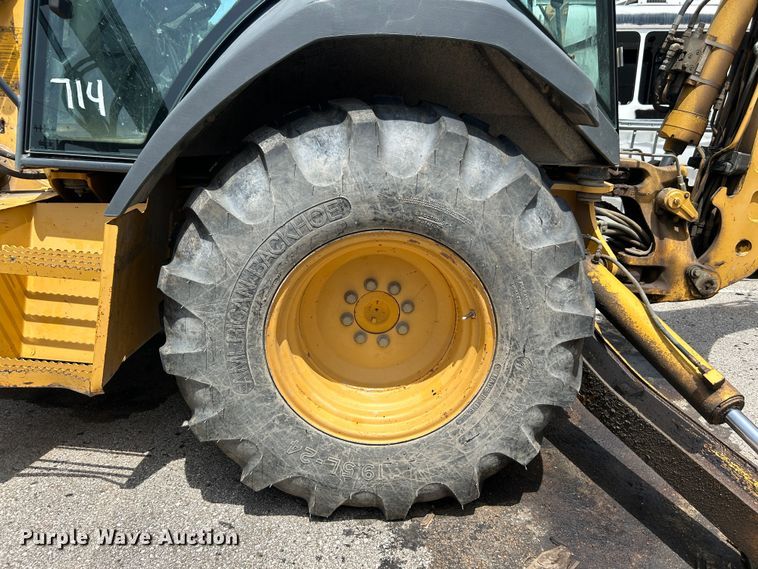 image for item LE9558 2005 John Deere 310SG  backhoe