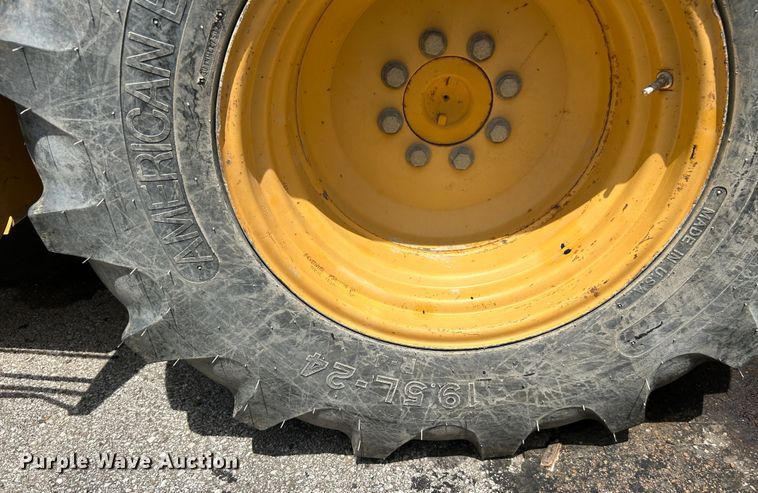 image for item LE9558 2005 John Deere 310SG  backhoe