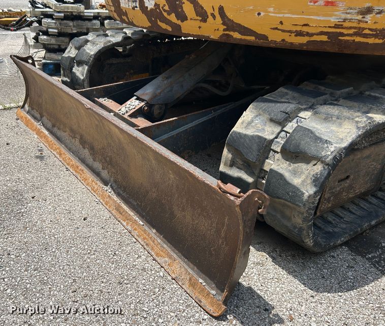 image for item LE9559 2010 John Deere 85D  mini excavator