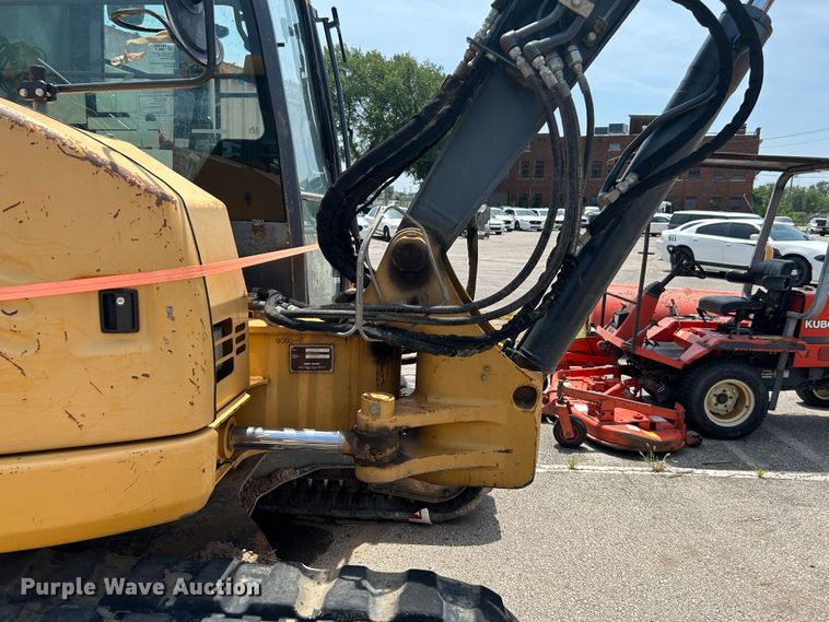 image for item LE9559 2010 John Deere 85D  mini excavator