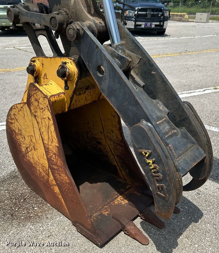 image for item LE9559 2010 John Deere 85D  mini excavator