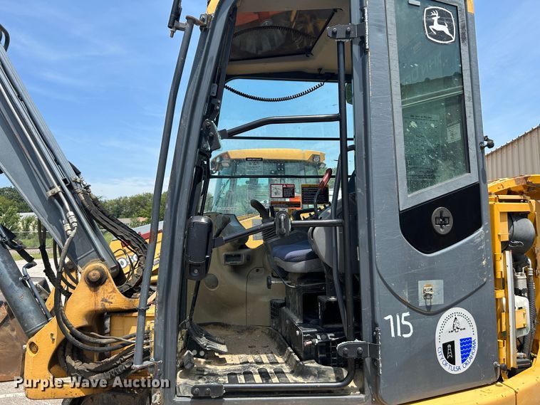 image for item LE9559 2010 John Deere 85D  mini excavator