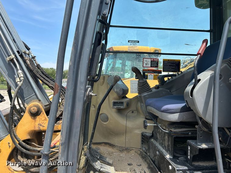 image for item LE9559 2010 John Deere 85D  mini excavator