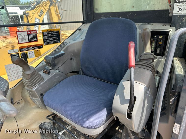 image for item LE9559 2010 John Deere 85D  mini excavator