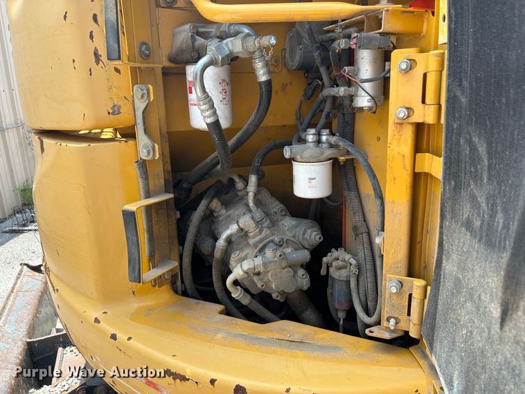 image for item LE9559 2010 John Deere 85D  mini excavator