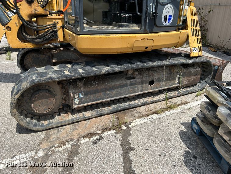 image for item LE9559 2010 John Deere 85D  mini excavator